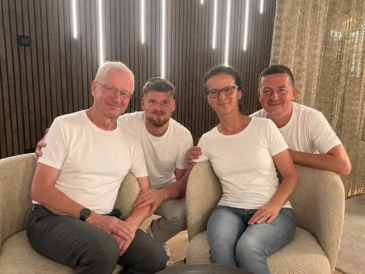Das Team von Skrabal Malermeister und Gebäudeservice aus Fürth